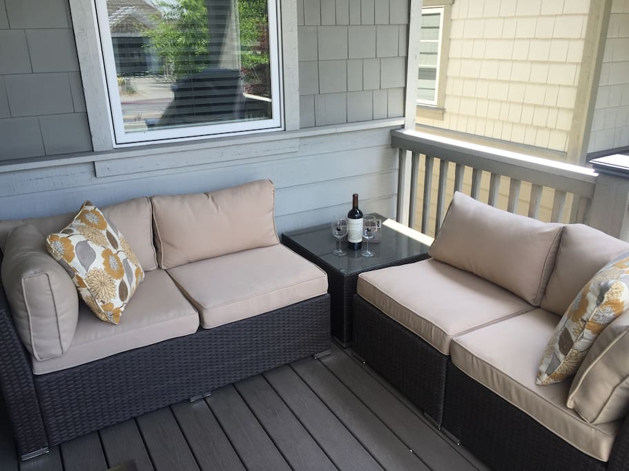 Cozy front porch to enjoy a glass of wine and cook on the gas BBQ