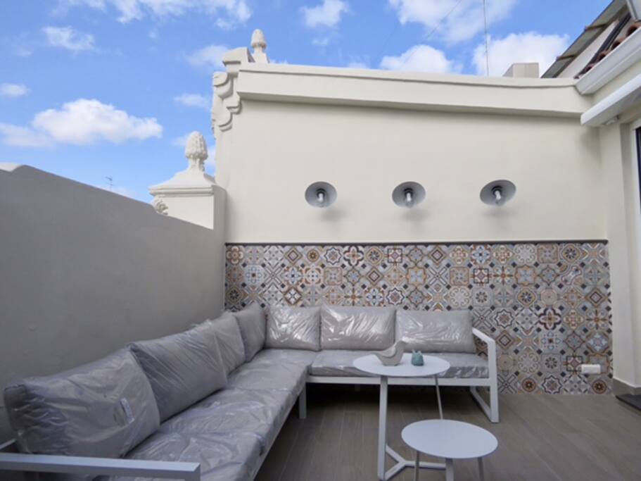 Terraza principal con mobiliario exterior