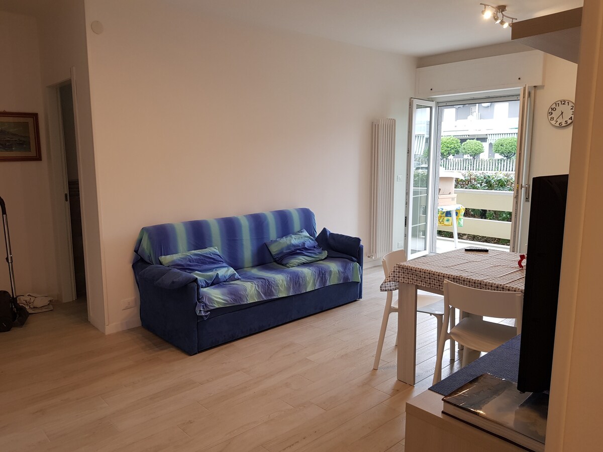 Propriété Airbnb réussie: Two-room apartment by the sea 30 meters from the beach à Silvi