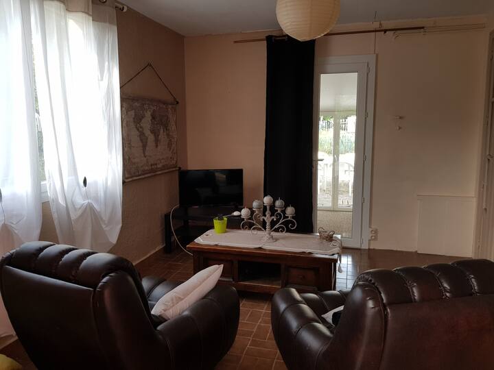 ラウンジとテレビコーナー