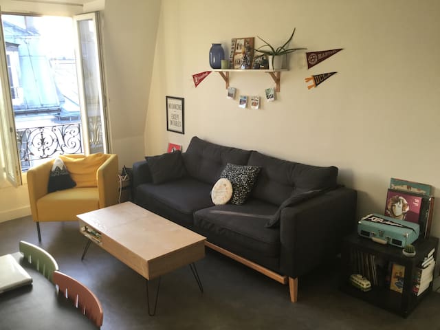 Comfy bed in cozy apartment at Paris Bastille