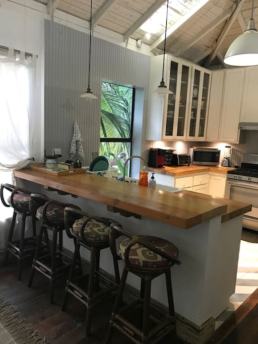 Countertop dining