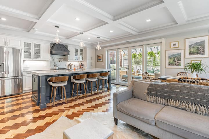 Perfectly Renovated Home w/ Private Outdoor Oasis gallery image 4