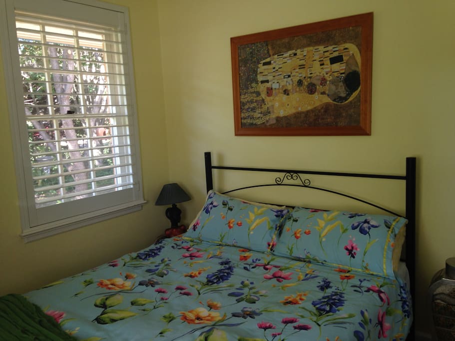 Guest bedroom