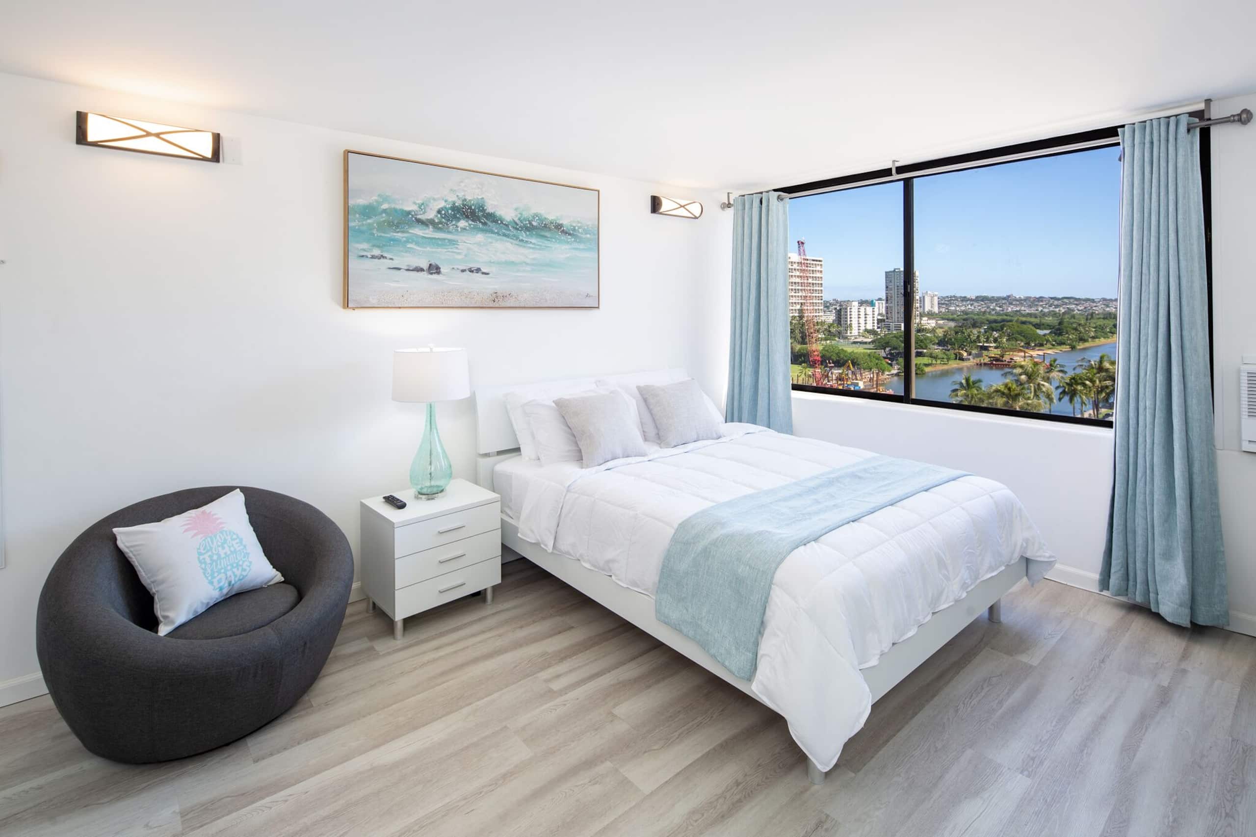 Condo in Honolulu · ★4.65 · Studio · 1 bed · 1 private bath - Image 4