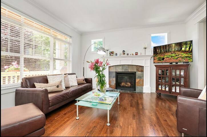 Madison Park House – Ideal for Tech Professionals gallery image 2