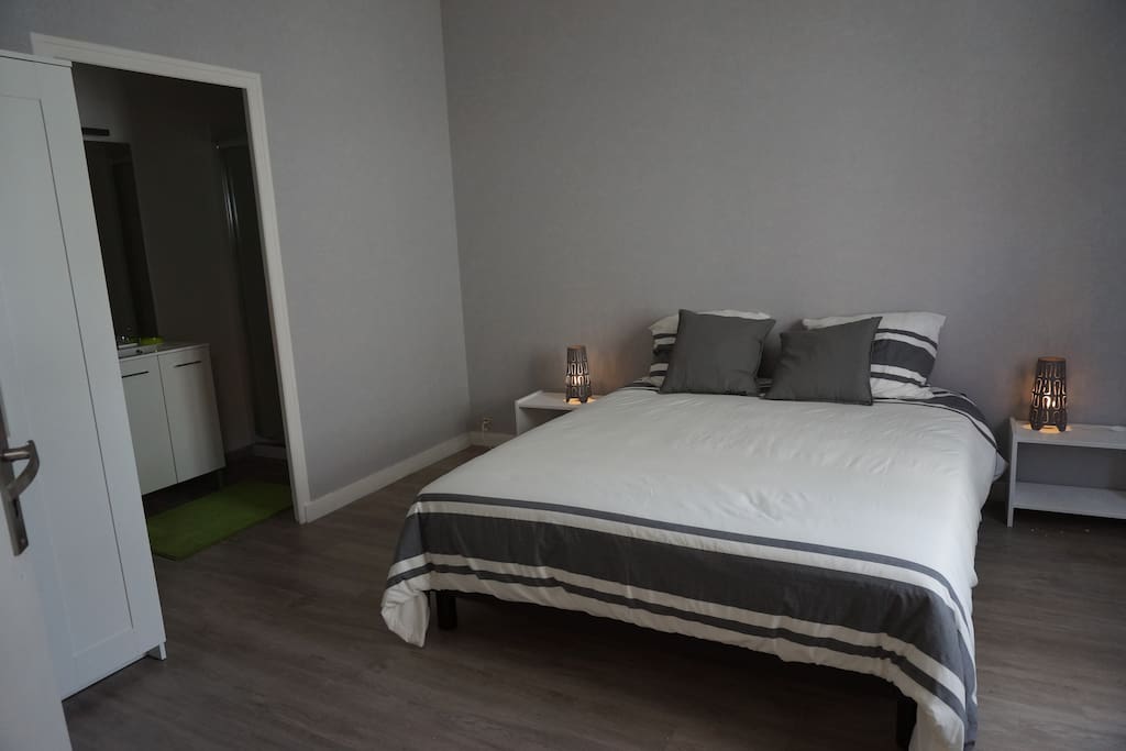 Chambre parentale avec salle d'eau