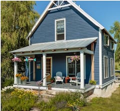 Colorful+Cottage+in+Empire%2C+MI+Sleeping+Bear+Dunes