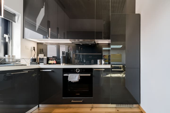 The HostMaster Persephone Skyline Pool Oasis gallery image 4