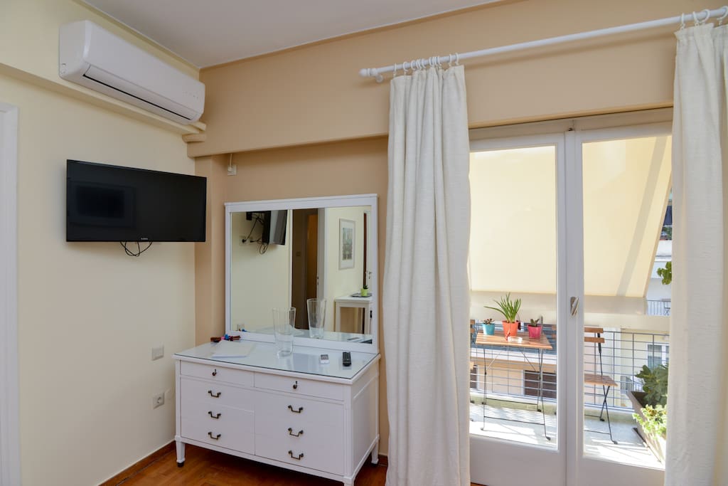 Just 5 minutes walking from metro stop Victoria
