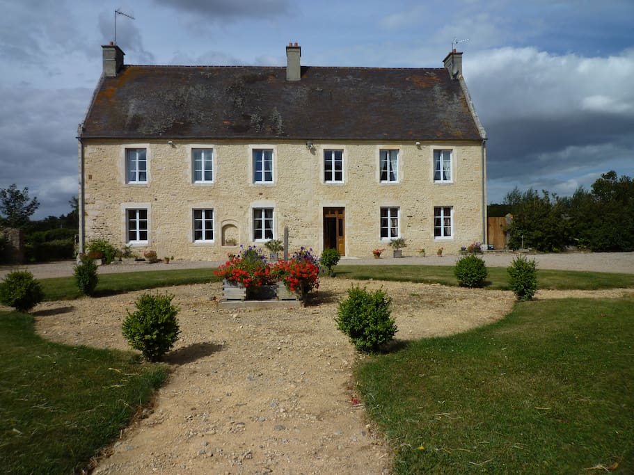 facade avec fleurs