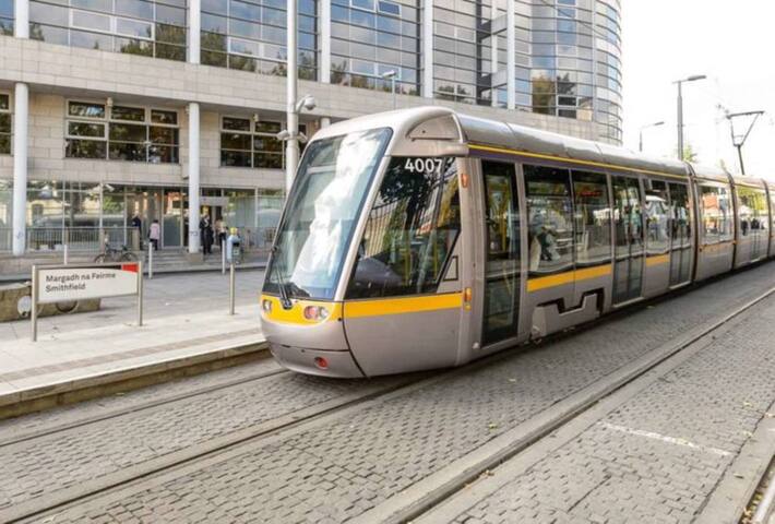 CENTRAL DUBLIN SMITHFIELD MARKET BEAUTIFUL APT 6. gallery image 5