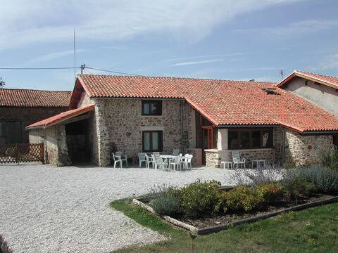 Vacation homes 15-20 people/Dordogne/pool