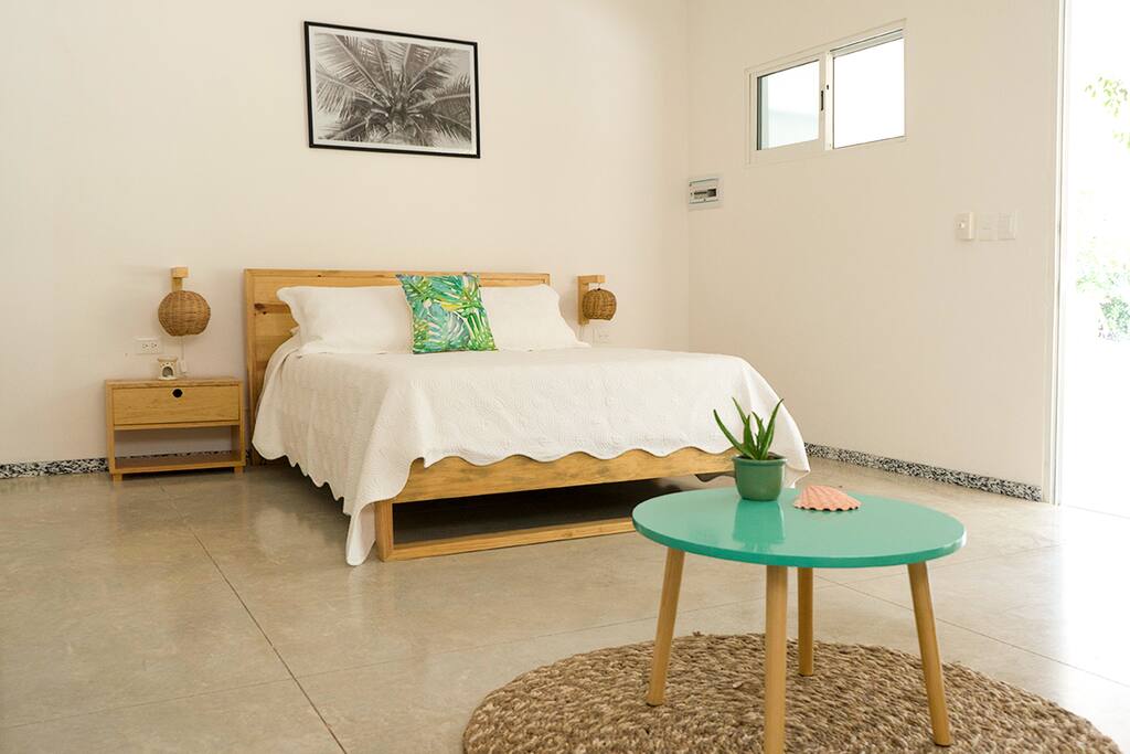 The studio is light and fresh! The high ceilings and patio doors fill it with natural light and the sea breeze.