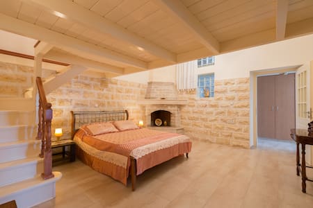 Traditional & Lovely House