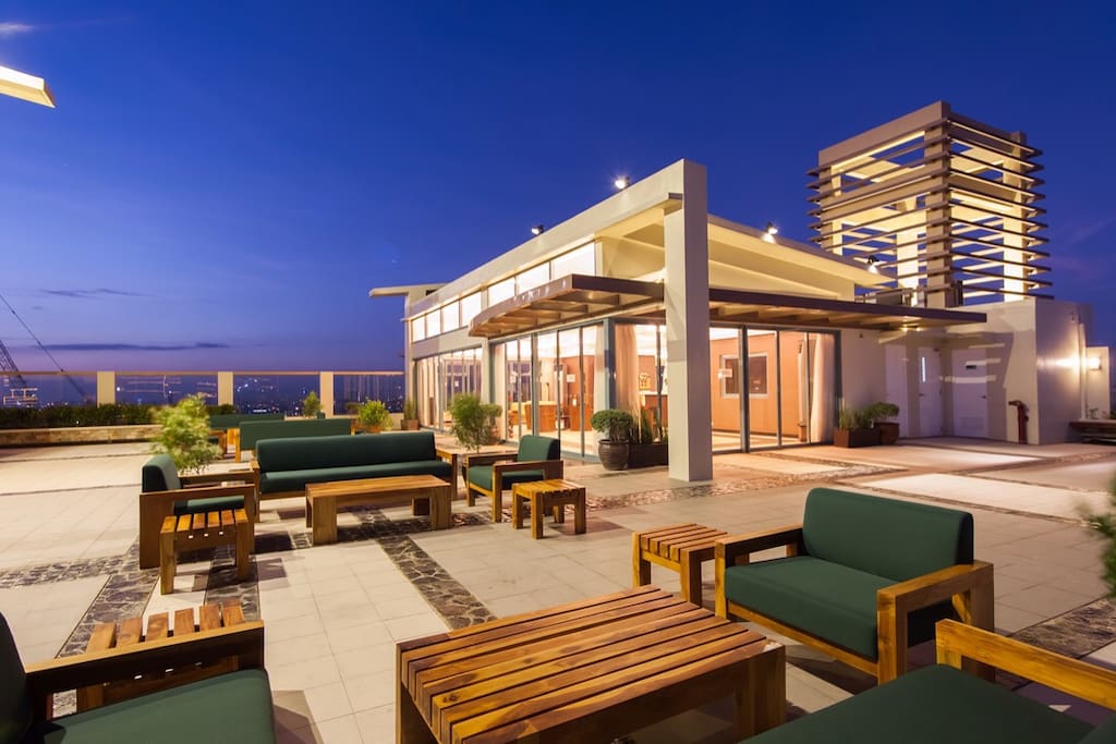 Amazing Sky lounge/observatory.