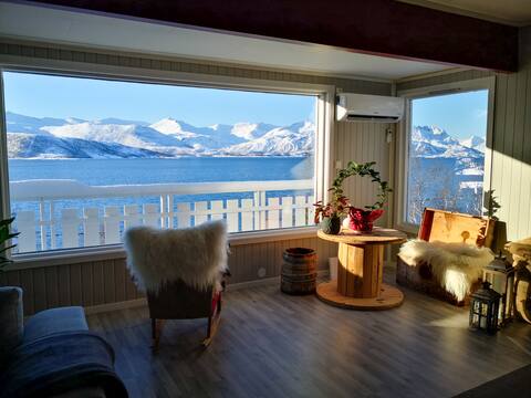 Cozy holiday house with sea view - Skaland-Senja