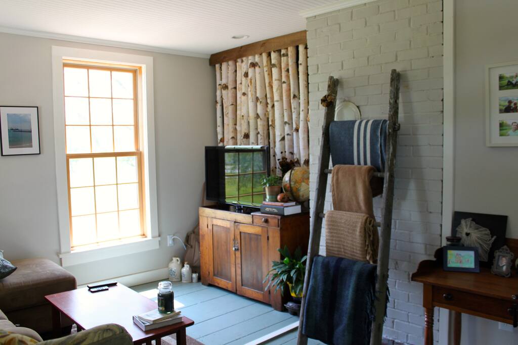 Living Room (1st Floor)