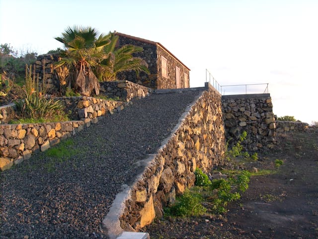 Entire home with 1 bedrooms in La Palma - MOONLIGHT: SUNNY COTTAGE IN THE SOUTH.
