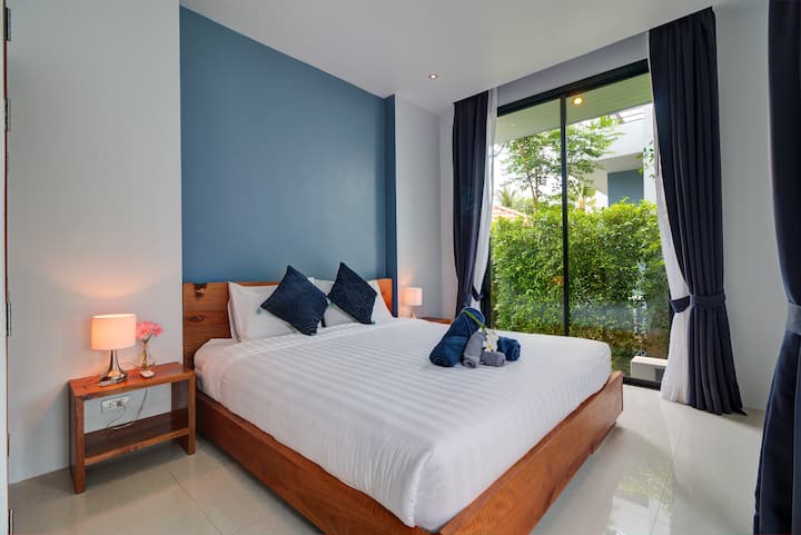 この「スタンダードヴィラ
」* 2ベッドルーム、ガーデンビュー
*ヴィラの総面積90平方メートル
*「共有プール」サイズ：長さ12 mをご用意しています。、幅3.50m、深さ1.70m。
*ラマイビーチまで徒歩10分（ 800メートル）
*通りから20メートルです。 