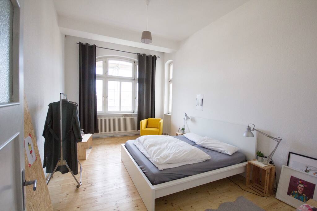 Bedroom 1, 180 bed
