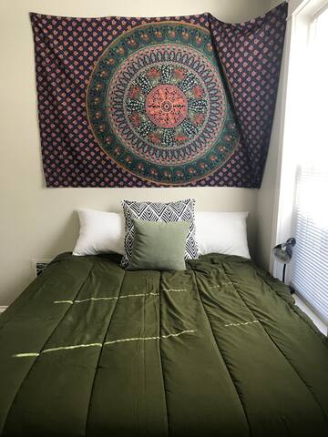 A Cozy Room in Tower Grove