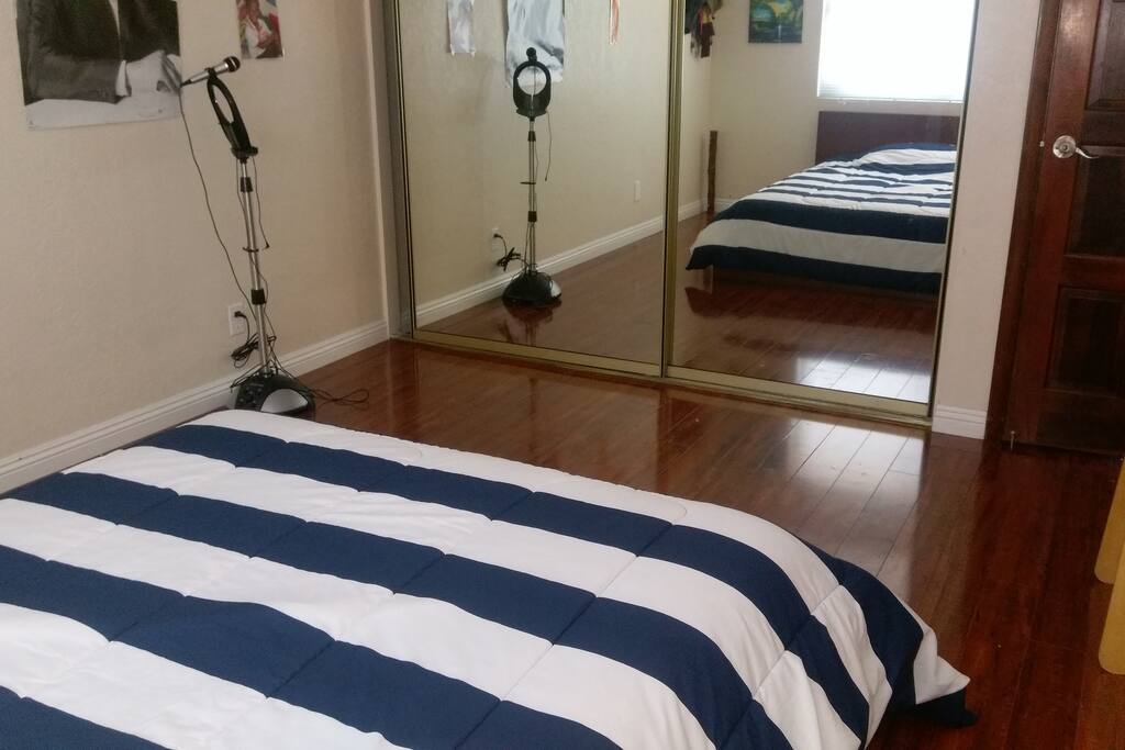Wood Floors Queen bed