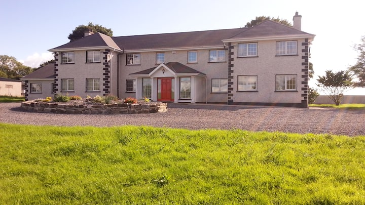 Country Home  suitable for Family gatherings.