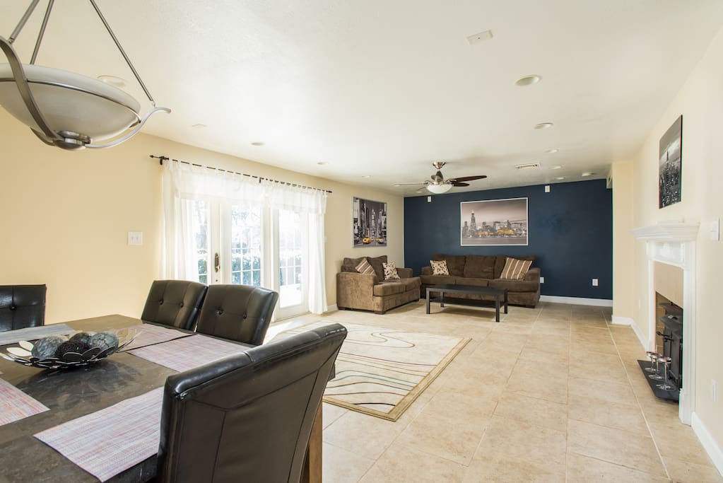 30ftx15ft Living/Dining Area