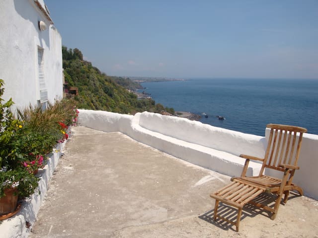 Acireale seafront!Luxurious suite!