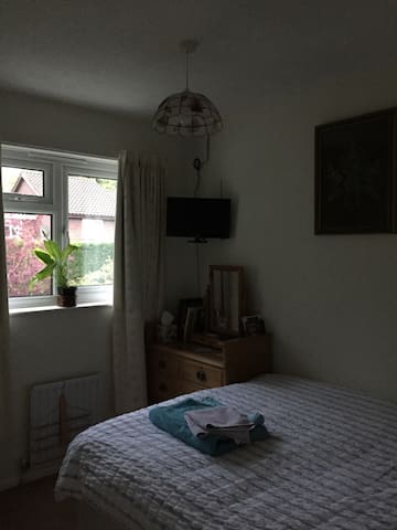 1 double bedroom in quiet house
