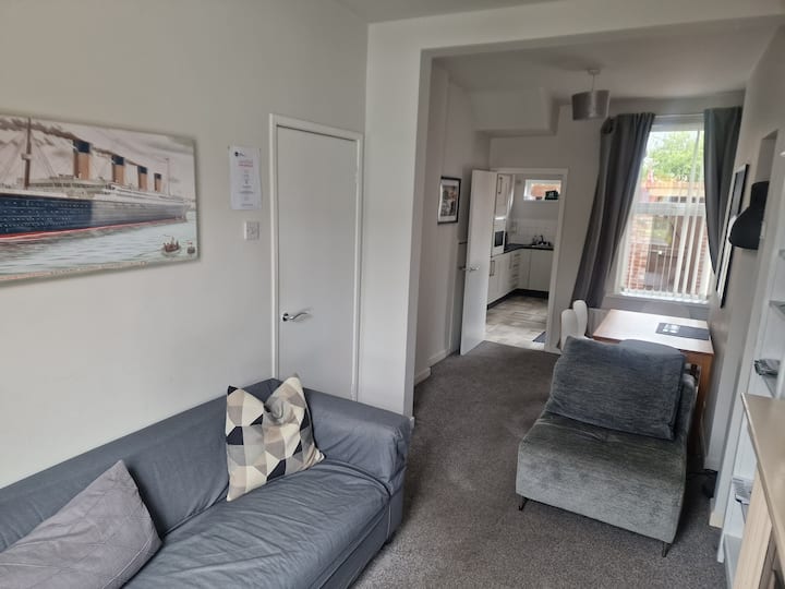 Two Bed Townhouse Near City Centre - Belfast