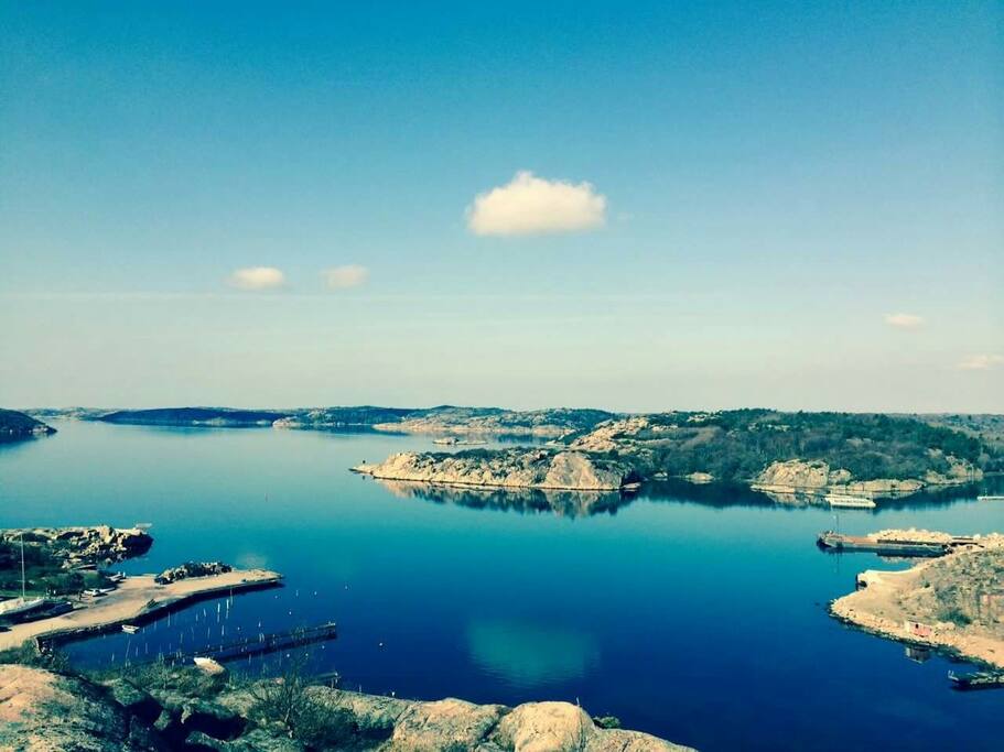 Govik med bryggor och badplats /Govikbay with board walk and The small beach