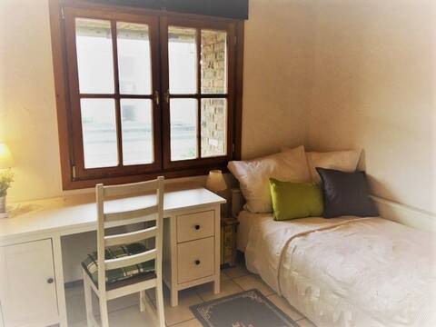 Köln/Umgebung/ gemütliches Zimmer