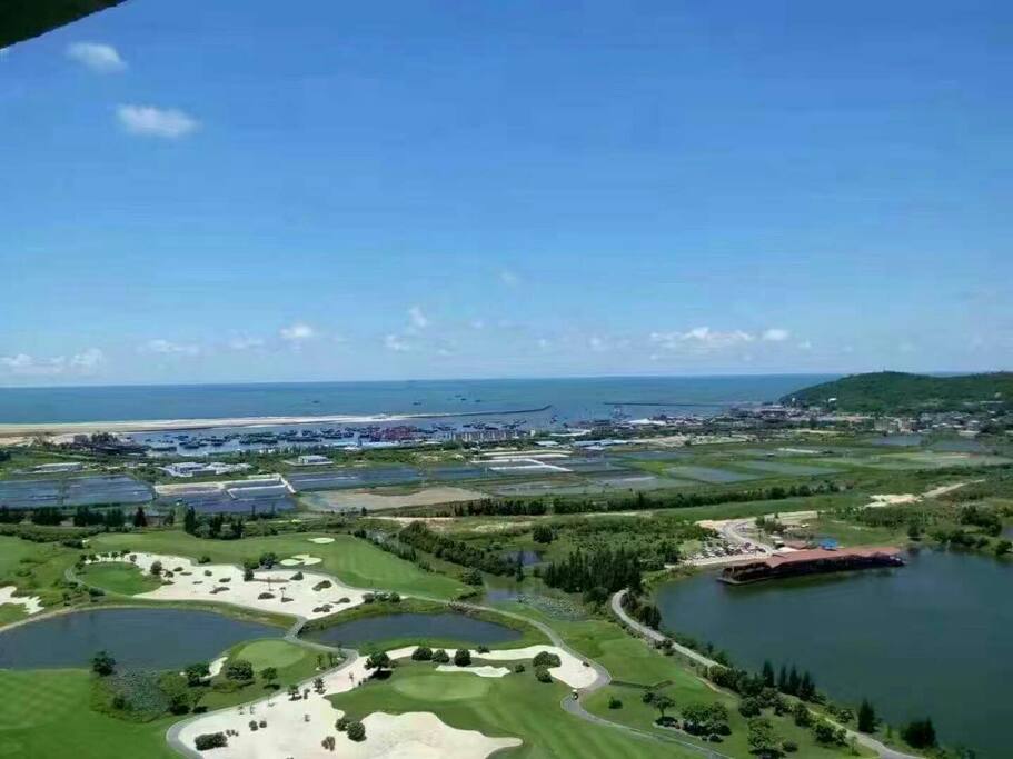 北海唯一的风水宝地,冠头岭又称“龙脉”(Guantouling,the land of treasure in Beihai which is so called“dragon vein”)
