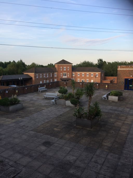 The communal terrace. Private for the flats.