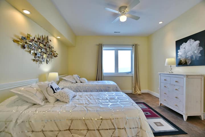 Ძალიან ლამაზი მესამე საძინებელი ორადგილიანი და ერთადგილიანი საწოლებით. Დაამატეთ სააბაზანოც. 