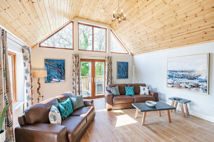 Kestrel Lodge 2 With Hot Tub, Sleeping 2 - Newton Stewart