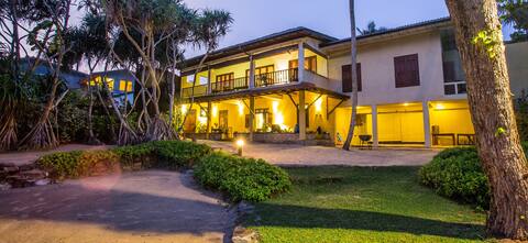 South Point Abbey - Beachfront 4 bedroom Villa