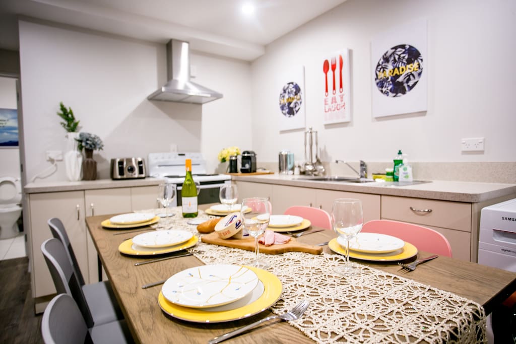 Fully equipped Kitchen and spacious dining table