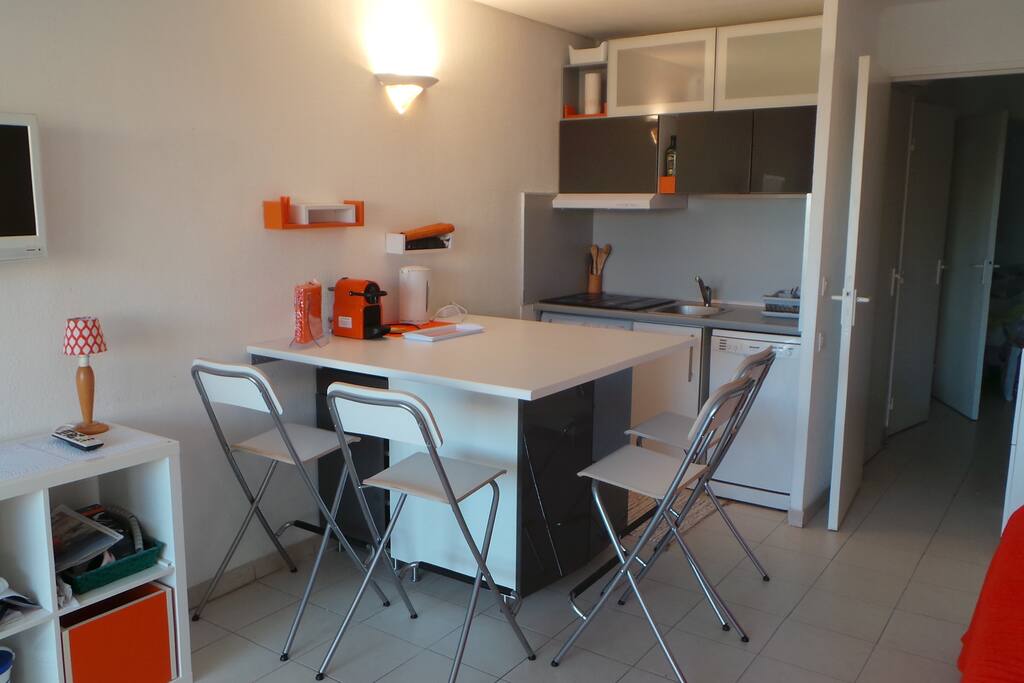 coin kitchenette