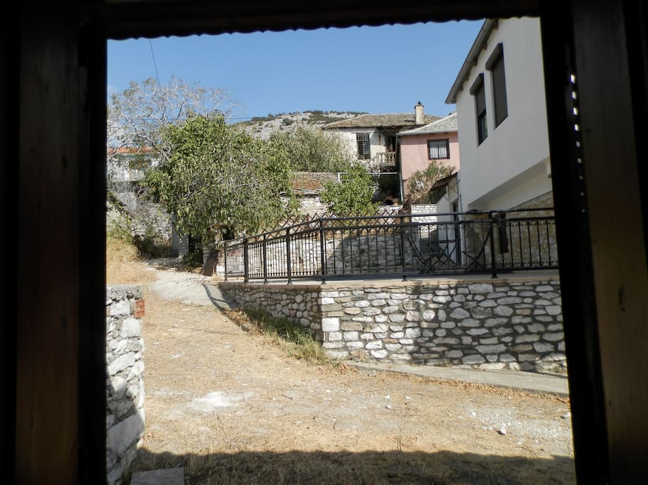 Θέα απο την Κρεββατοκάμαρα 2
