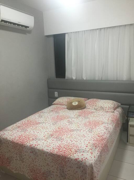 Suíte com cama box e split