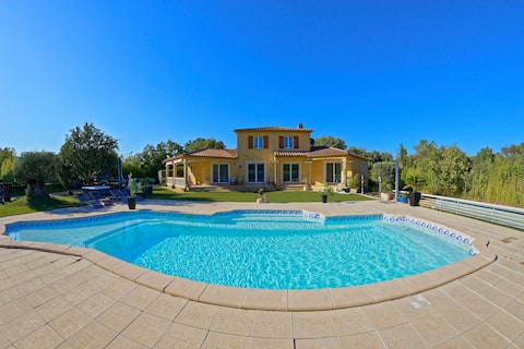 House located in the heart of the Var