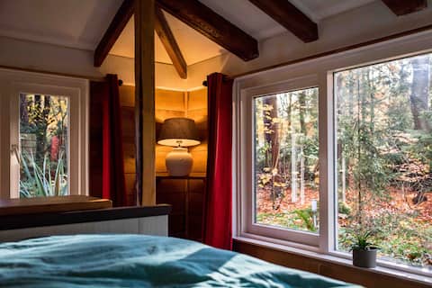 “Paulus” at the forest with hot tub