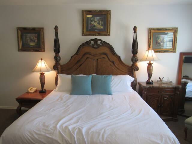 Kings Beach Retreat Gold Flatware