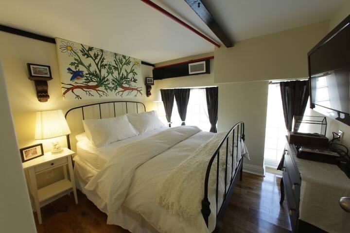 2 BR Duplex @ Box House Hotel gallery image 5