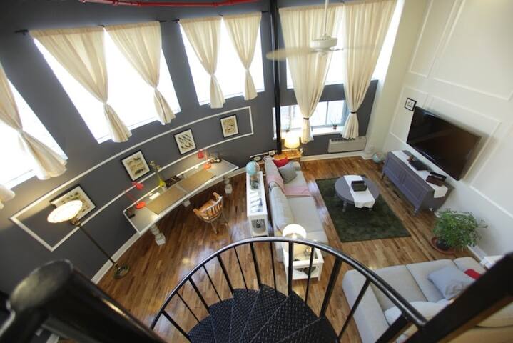 2 BR Duplex @ Box House Hotel gallery image 3