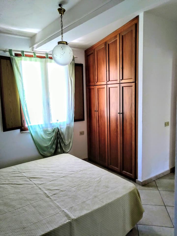 Armario de la habitación con baño privado