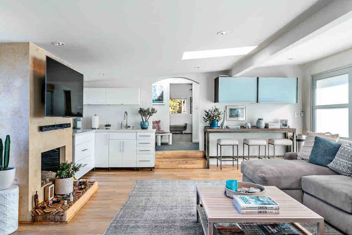 Hollywood Hills / Skyline views / Private Sauna gallery image 2